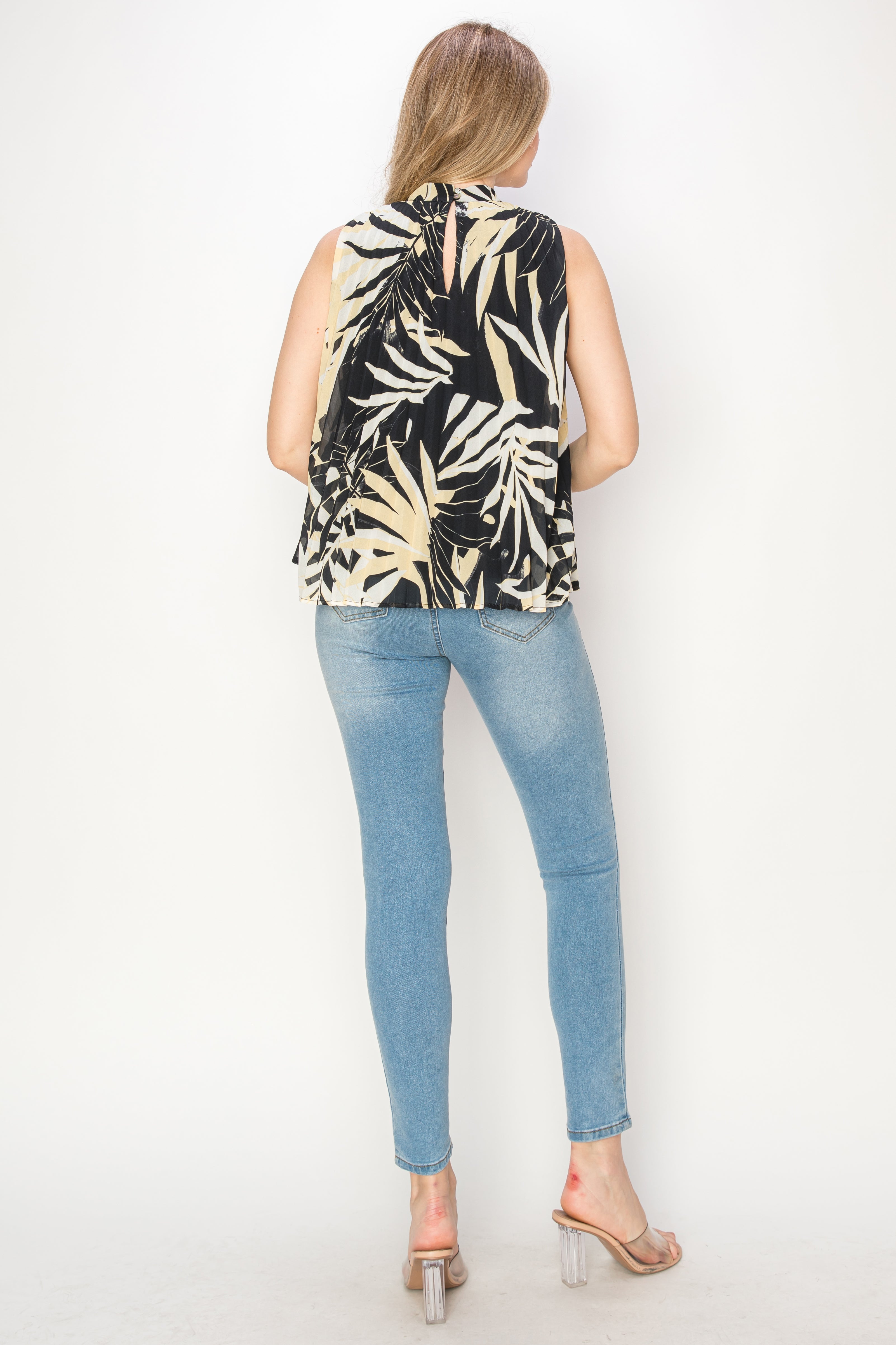 Print top with pleats detail